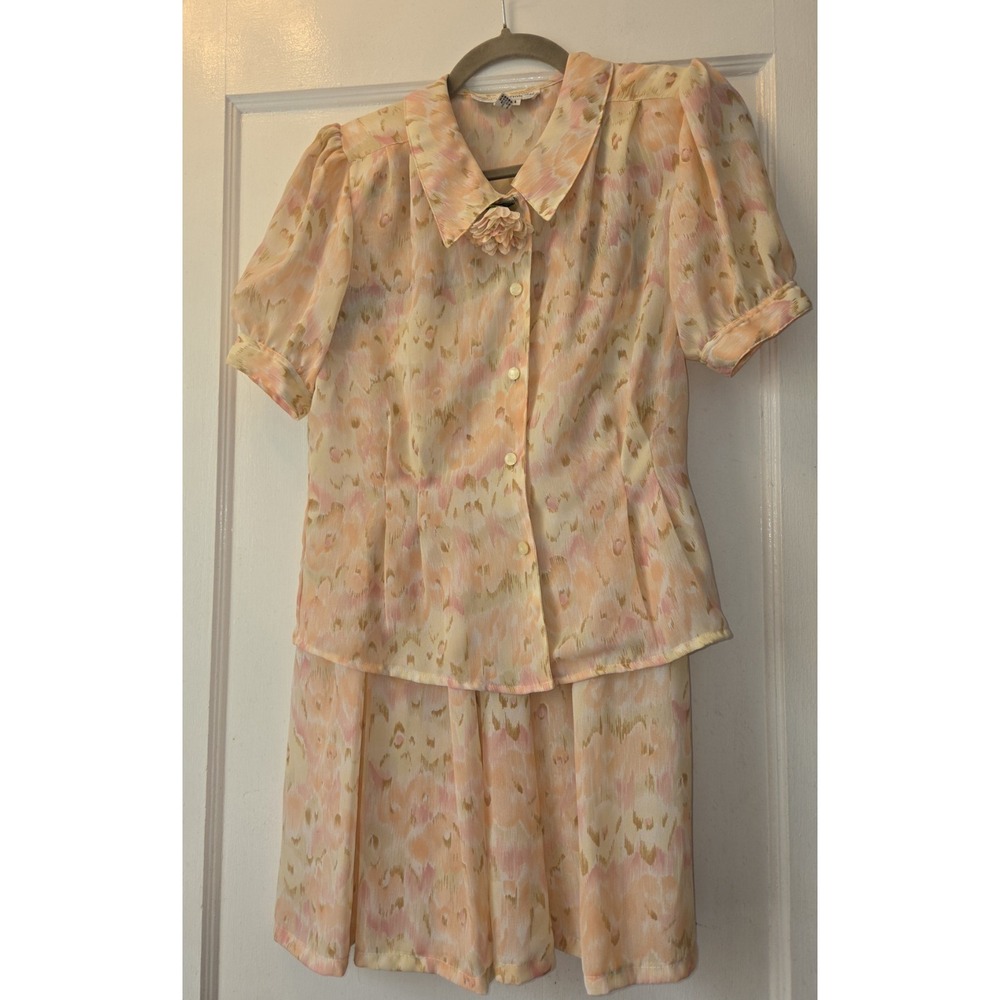 Vintage 80's Laura And Jayne Petite Blouse And Skirt Set Pastel Floral Print. 4